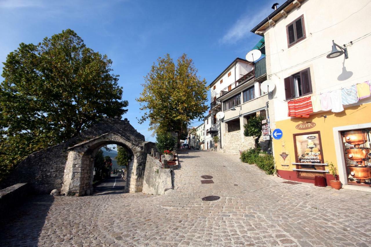 Studio Apartman Galerija Buzet Zewnętrze zdjęcie